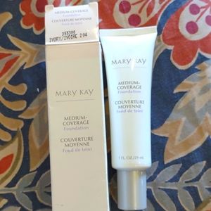 Mary Kay medium coverage foundation 204 grey cap brand new